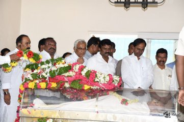 Celebs Pay Condolences to C Narayana Reddy